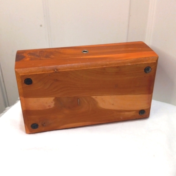 Lane Wooden Box Size 9" X 5" - Picture 6 of 8